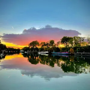 Sur Péniche à Bagatelle Paris